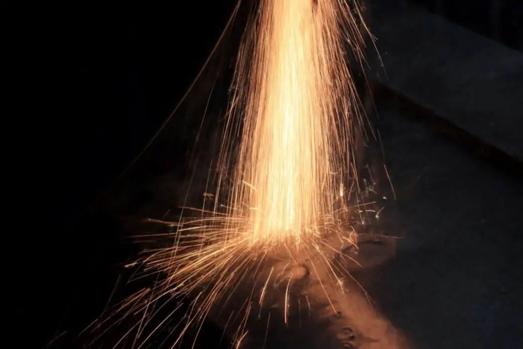 de l'acier en fusion