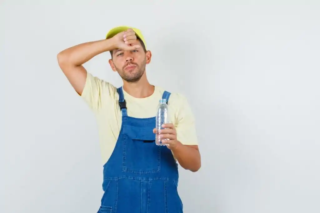 Un salarié confronté aux fortes chaleur sur son lieu de travail